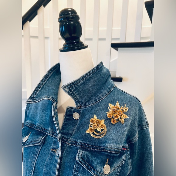 Large Floral Vintage Brooch - Picture 1 of 7